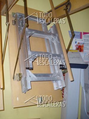 Escalera Para Altillo en Aluminio.